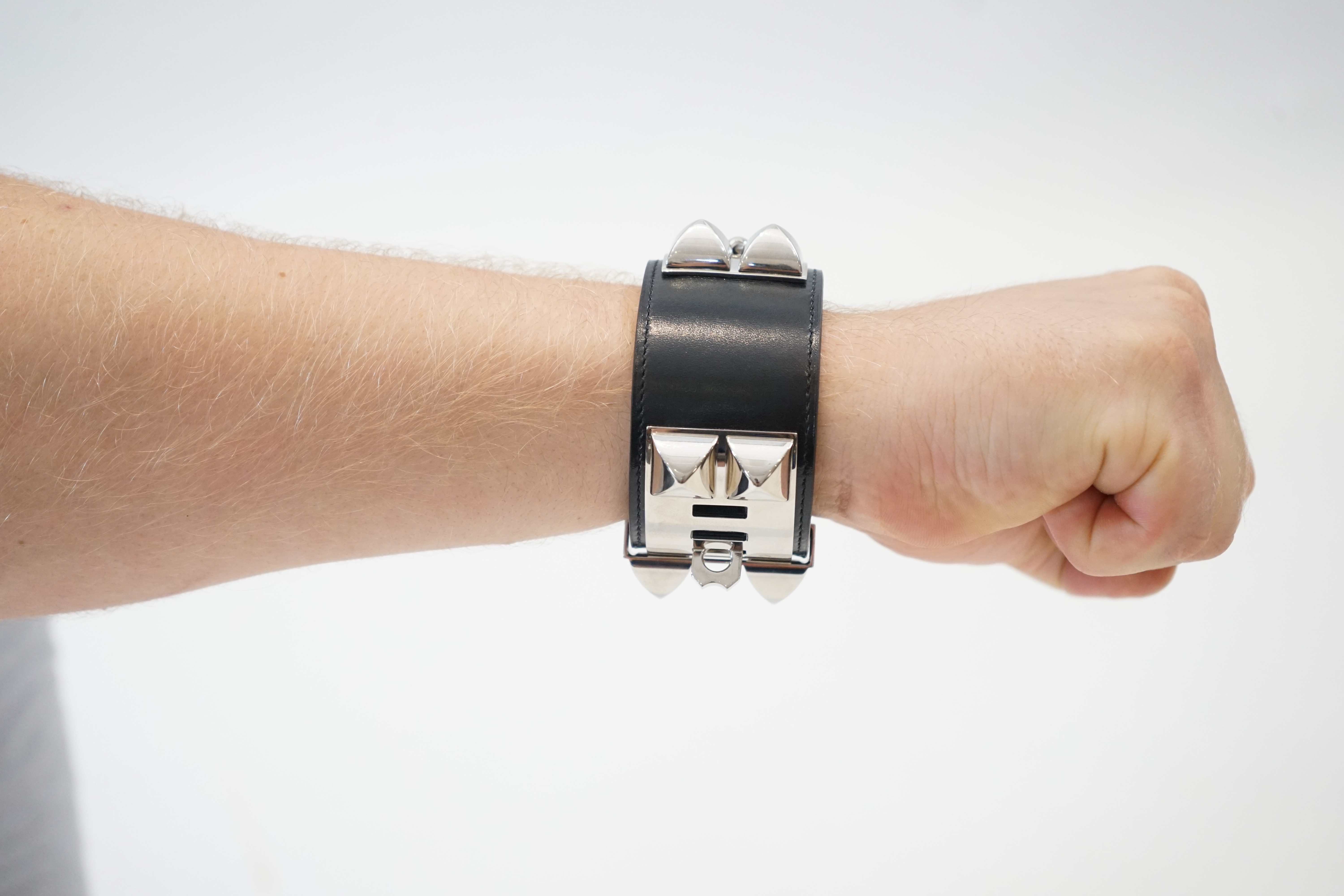 An Hermès Collier De Chien bracelet in black calf leather wrist size approx. 24cm, width: 4cm